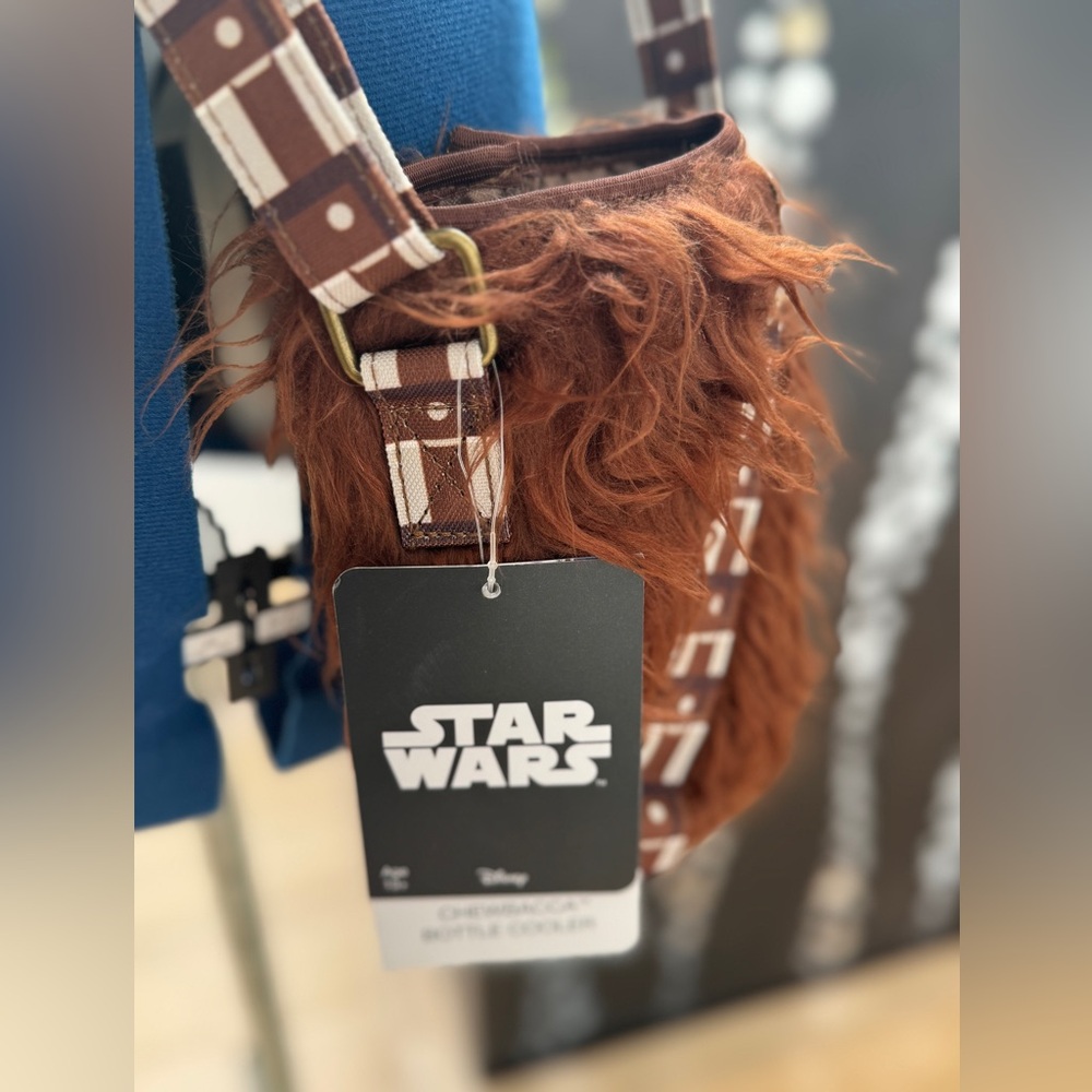 NWT Star Wars Chewbacca bottle cooler with adjustable strap - Picture 4 of 5